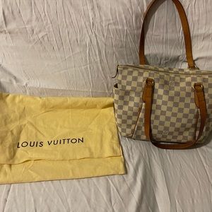 Louis Vuitton white Damier shoulder bag with zipper